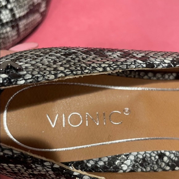Vionic Mia Snake Black, grey & white Snakeskin Heels, size 6 Wide NEW - Picture 4 of 10